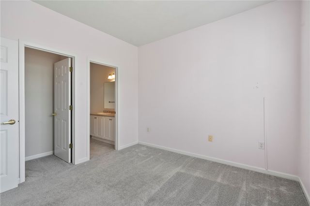 506 Sonie Dr, Ohio Twp, PA 15143