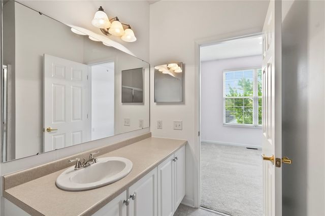 506 Sonie Dr, Ohio Twp, PA 15143