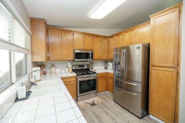 2854 Robirds Ln, Riverbank, CA 95367