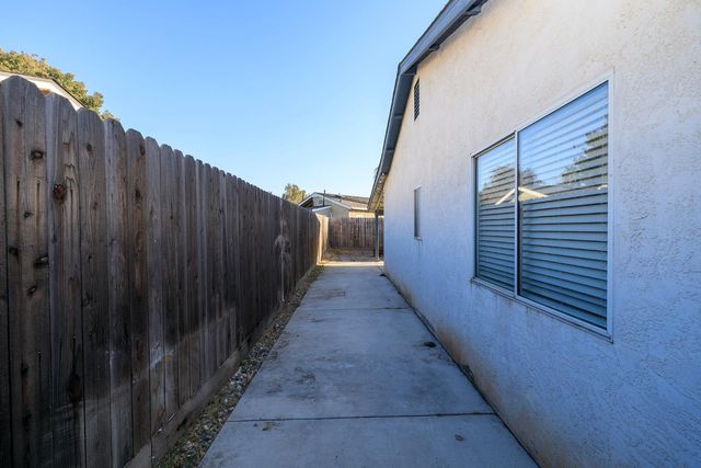 2854 Robirds Ln, Riverbank, CA 95367