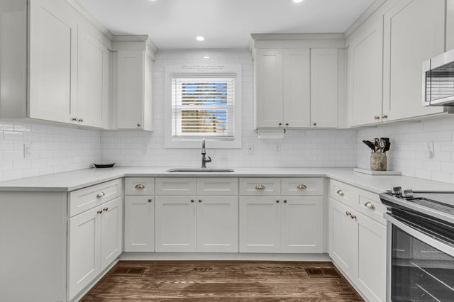 4454 Cottageville Highway, Round O, SC 29474