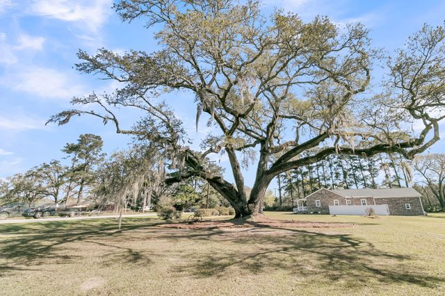 4454 Cottageville Highway, Round O, SC 29474