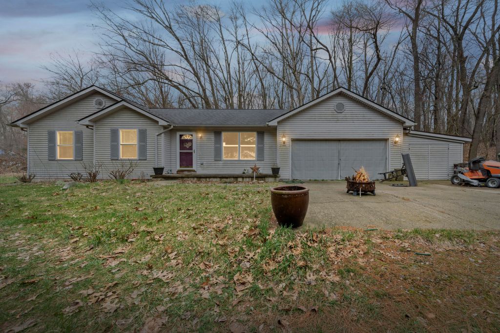 19827 Williamsville Road, Gregory, MI 48137