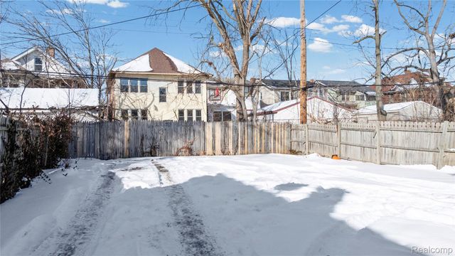 5272 Maplewood Street, Detroit, MI 48204