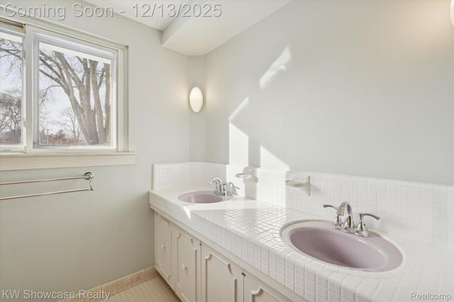 5241 S Pebblecreek Road, West Bloomfield Charter Township, MI 48322