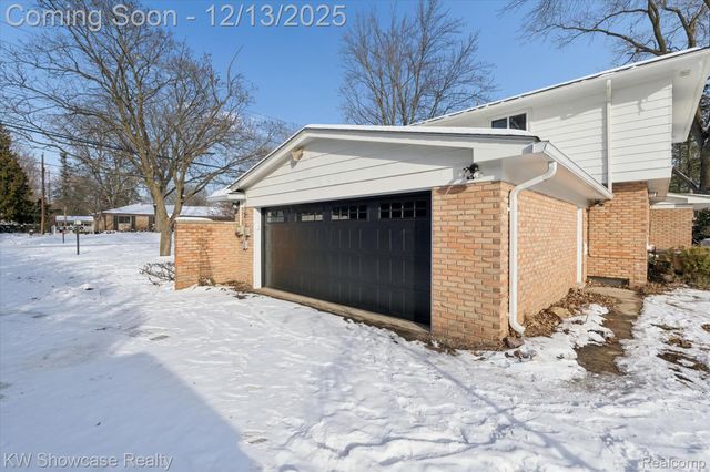 5241 S Pebblecreek Road, West Bloomfield Charter Township, MI 48322