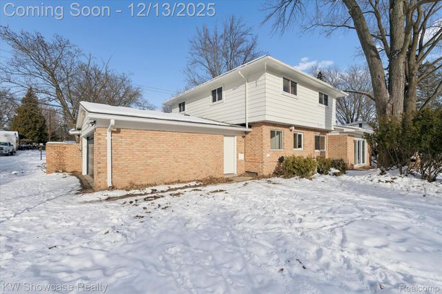 5241 S Pebblecreek Road, West Bloomfield Charter Township, MI 48322