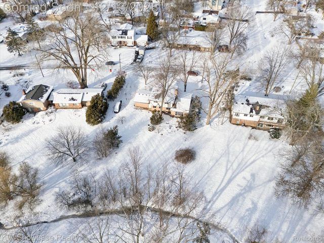 5241 S Pebblecreek Road, West Bloomfield Charter Township, MI 48322
