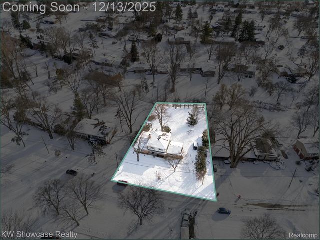 5241 S Pebblecreek Road, West Bloomfield Charter Township, MI 48322