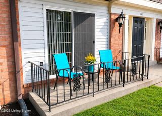 203 Flanders Ct APT 2, Louisville, KY 40218