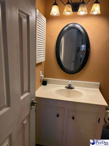 1041 Huntington Dr, Hartsville, SC 29550