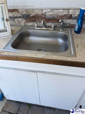 1041 Huntington Dr, Hartsville, SC 29550