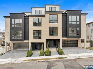 2220 Mackay Avenue A, Fort Lee, NJ 07024