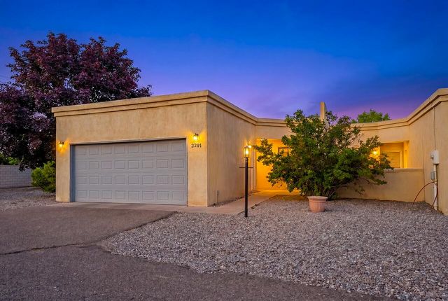 3201 Oakmount Drive SE, Rio Rancho, NM 87124