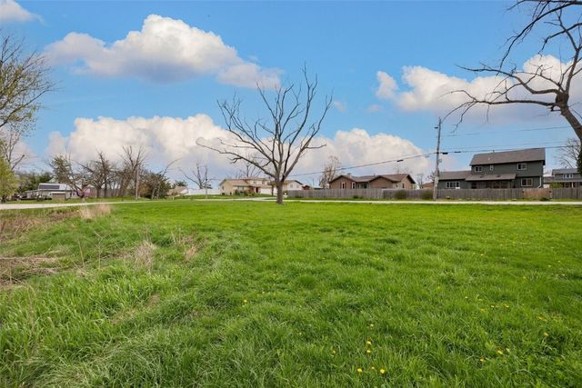 2048 20th Street NW, Cedar Rapids, IA 52405