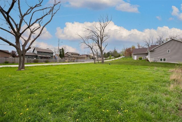 2048 20th Street NW, Cedar Rapids, IA 52405