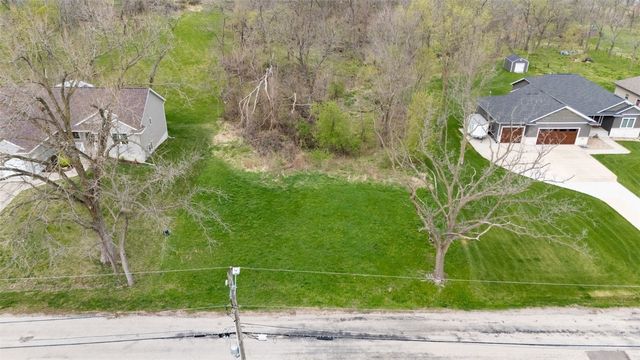 2048 20th Street NW, Cedar Rapids, IA 52405