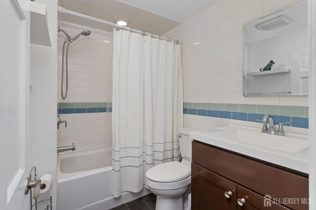 9 Cornell Street, North Brunswick, NJ 08902