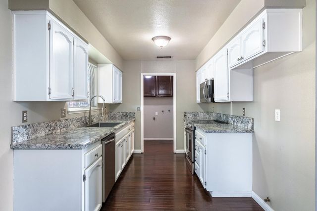 1607 Ashlan Avenue, Clovis, CA 93611