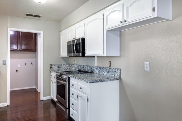 1607 Ashlan Avenue, Clovis, CA 93611