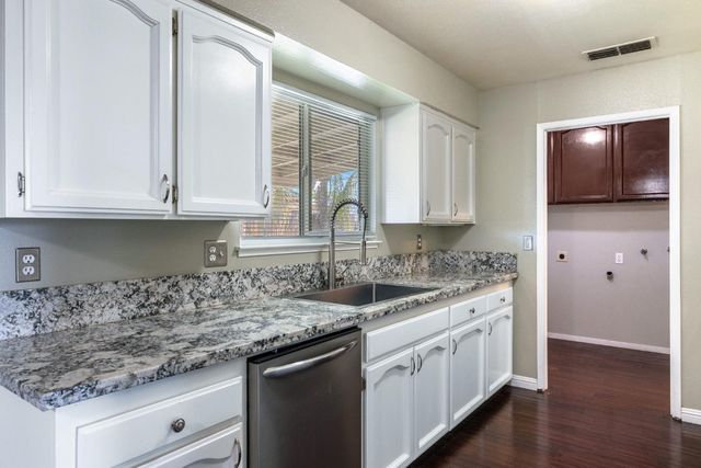 1607 Ashlan Avenue, Clovis, CA 93611