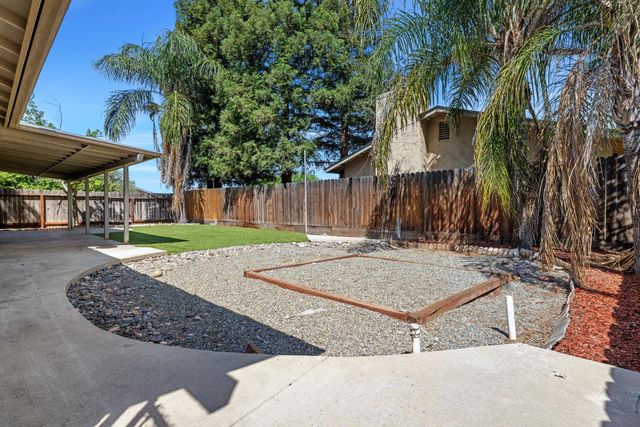 1607 Ashlan Avenue, Clovis, CA 93611