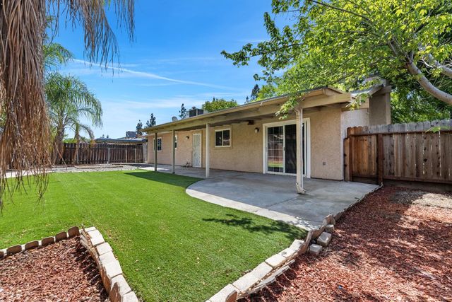 1607 Ashlan Avenue, Clovis, CA 93611