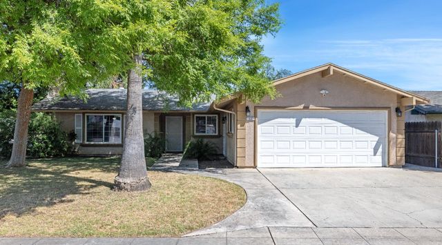 1607 Ashlan Avenue, Clovis, CA 93611
