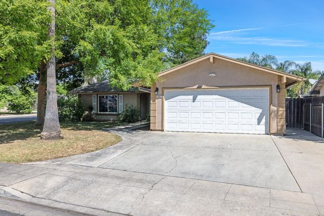 1607 Ashlan Avenue, Clovis, CA 93611