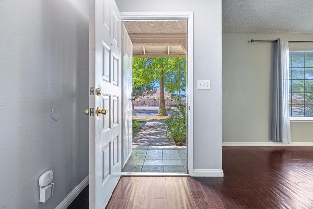1607 Ashlan Avenue, Clovis, CA 93611