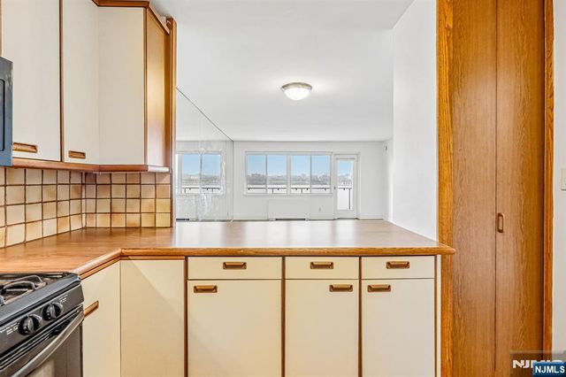 1203 River Road 9G, Edgewater, NJ 07020