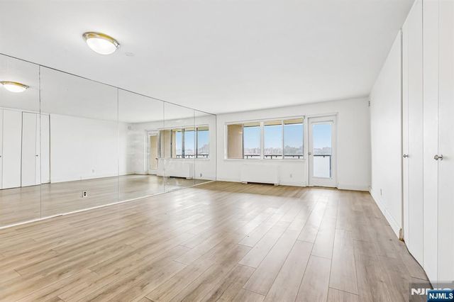 1203 River Road 9G, Edgewater, NJ 07020