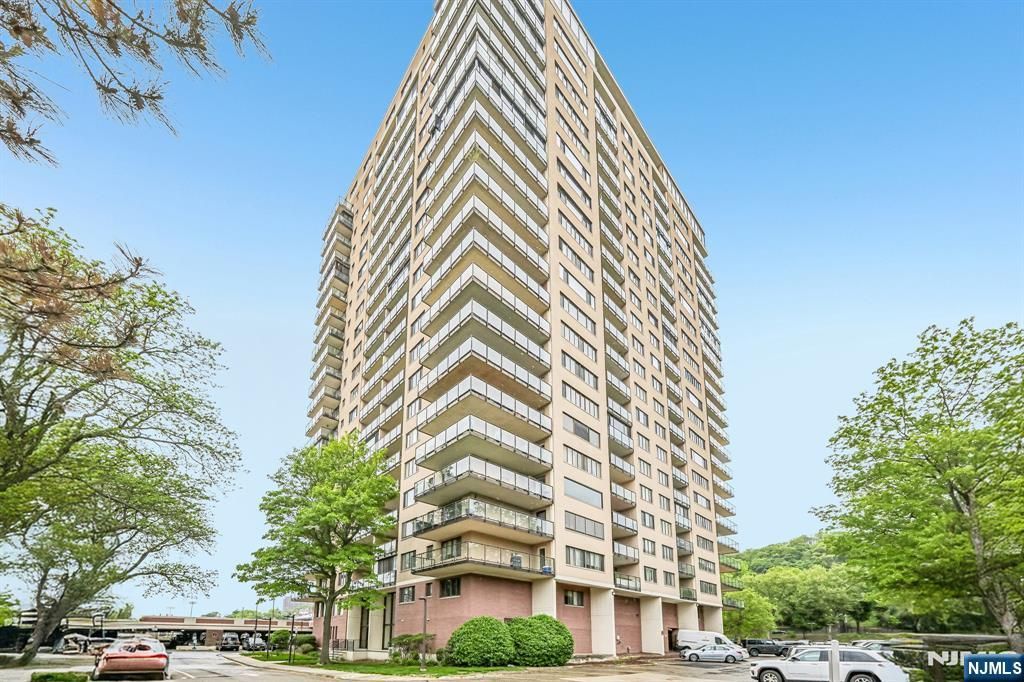 1203 River Road 9G, Edgewater, NJ 07020
