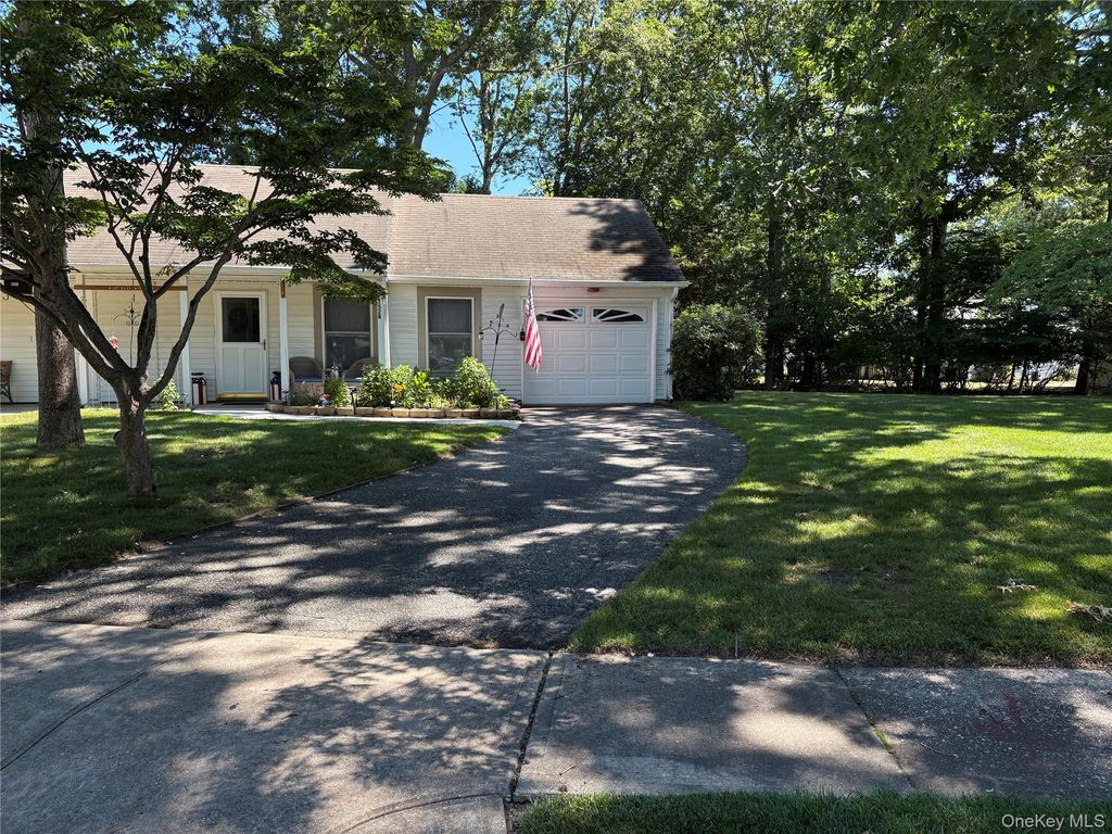 152B Laurance Lane, Ridge, NY 11961