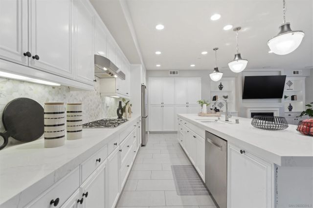 6637 Brookite CT, Carlsbad, CA 92009