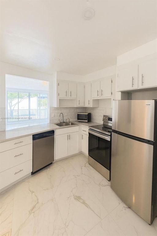 1710 NE 191st St 307-3, Miami, FL 33179