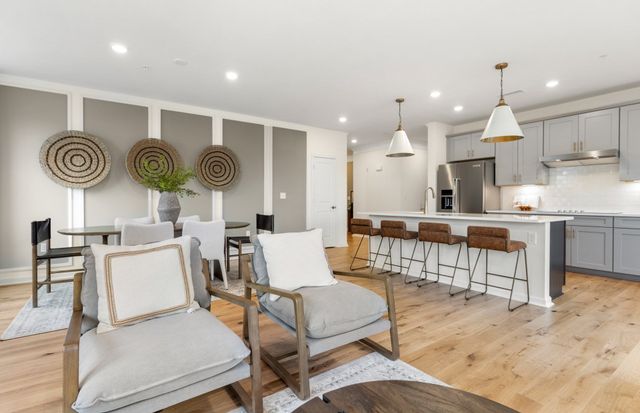 30 Coppersmith Way 406, Canton, MA 02021