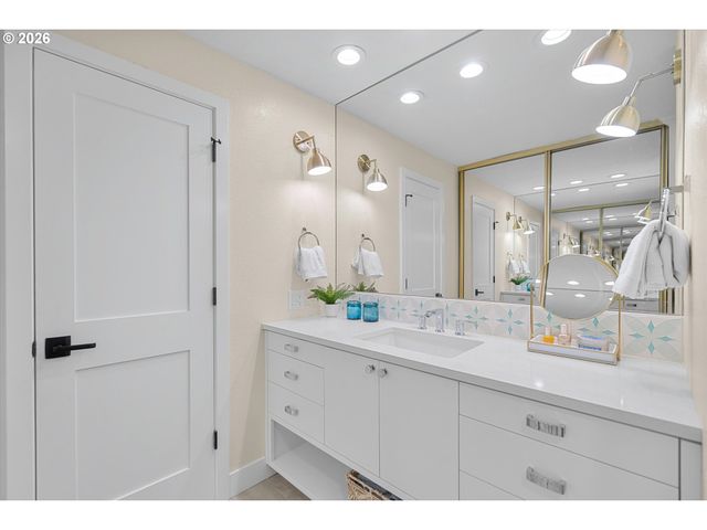 14 WHEATHERSTONE 7, Lake Oswego, OR 97035