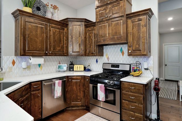 1653 N Oakfair Place, Springfield, MO 65802