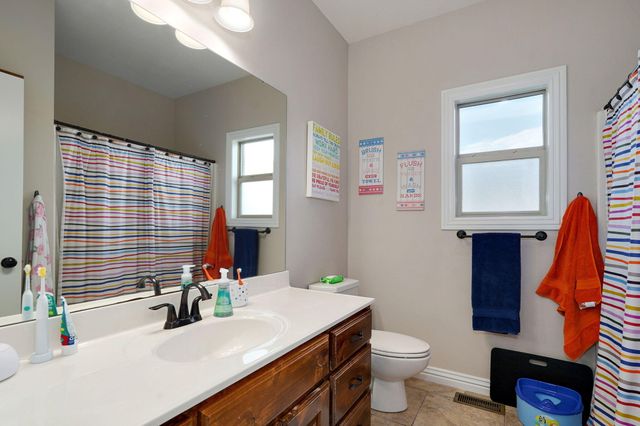 1653 N Oakfair Place, Springfield, MO 65802