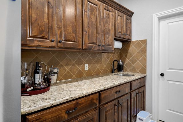 1653 N Oakfair Place, Springfield, MO 65802