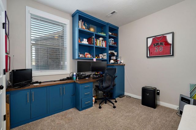 1653 N Oakfair Place, Springfield, MO 65802