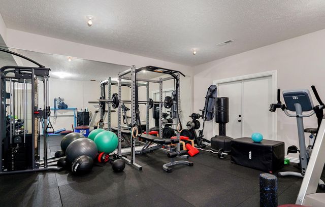 1653 N Oakfair Place, Springfield, MO 65802