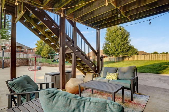 1653 N Oakfair Place, Springfield, MO 65802