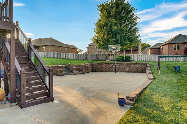 1653 N Oakfair Place, Springfield, MO 65802