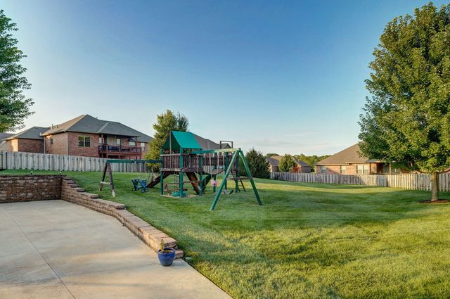 1653 N Oakfair Place, Springfield, MO 65802