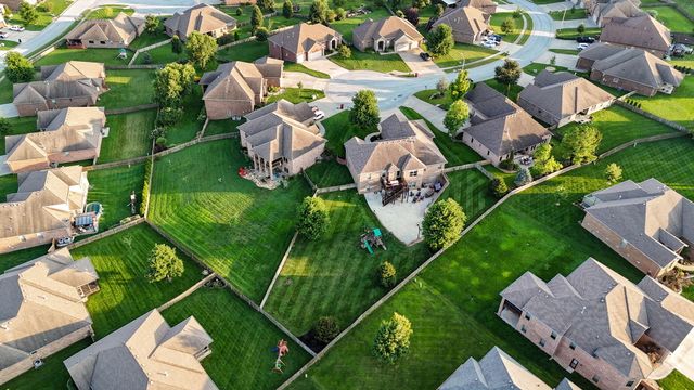 1653 N Oakfair Place, Springfield, MO 65802