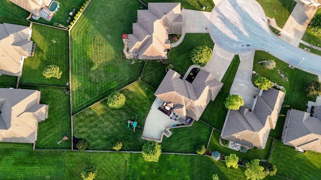 1653 N Oakfair Place, Springfield, MO 65802