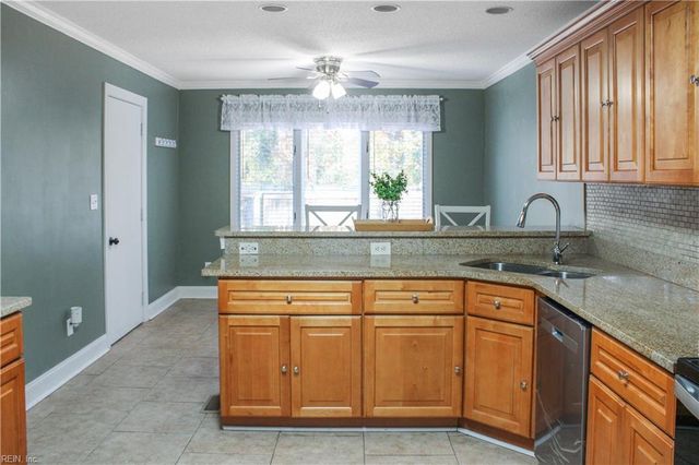 6215 Whaley CT, Norfolk, VA 23502