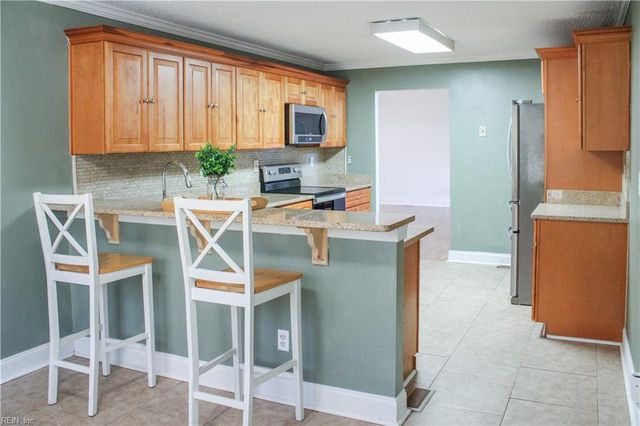 6215 Whaley CT, Norfolk, VA 23502